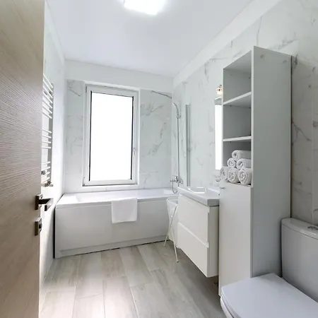 Apartman Kida's In Nord10-pool-playground Mamaia