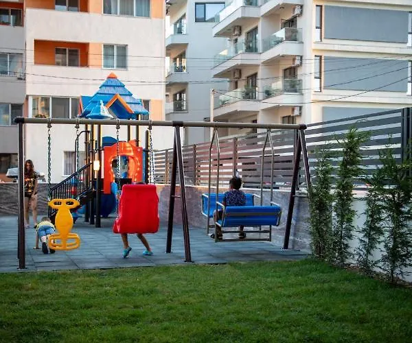 Kida's In Nord10-pool-playground Lägenhet